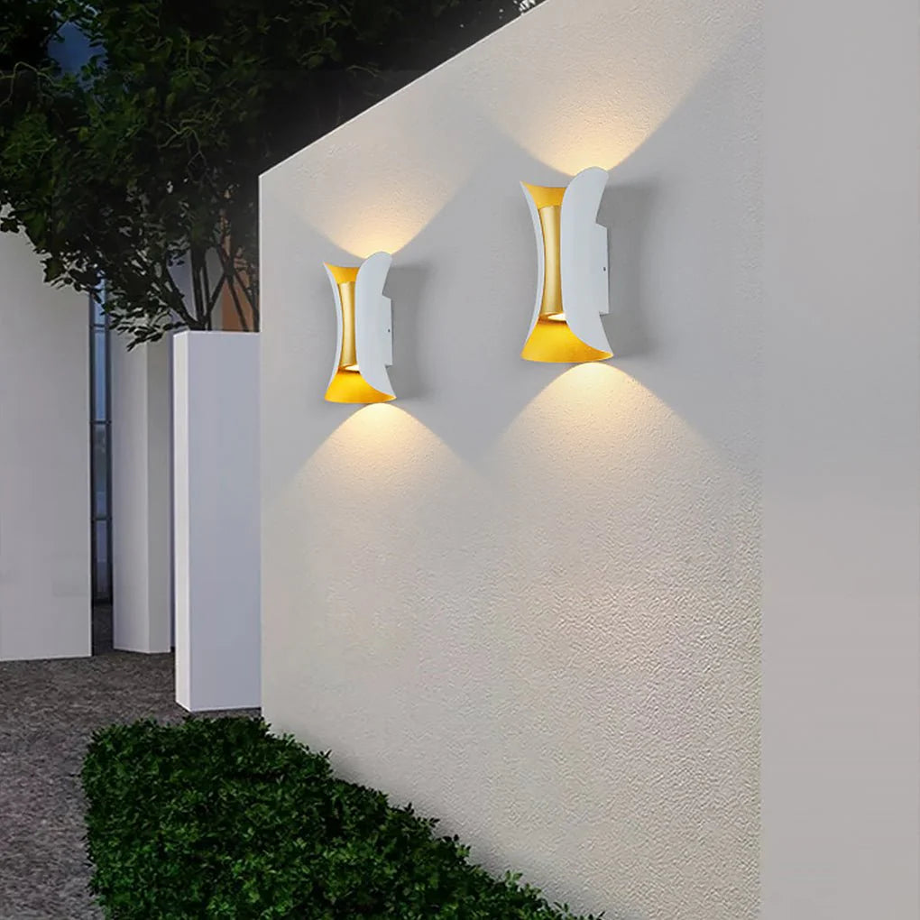 Bidirectional LED Wall Light - Modern Outdoor Lamp with Curved Design and IP54 Protection